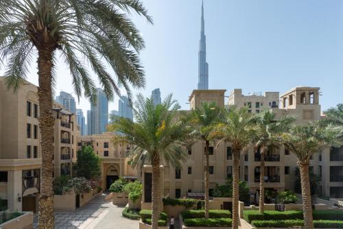 Mystic - Fully Renovated Spacious 2BR Apt. with Burj Views