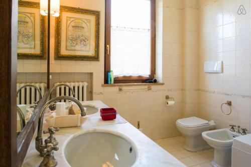 Vonios kambarys apgyvendinimo įstaigoje B&B La Casa tra gli Ulivi
