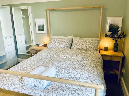a bedroom with a large bed with towels on it at Central studio flat with parking permit in Bath
