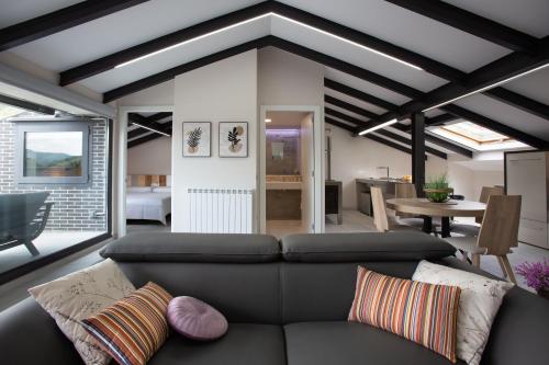 a living room with a couch and a table at Progrés Àtic in Ripoll