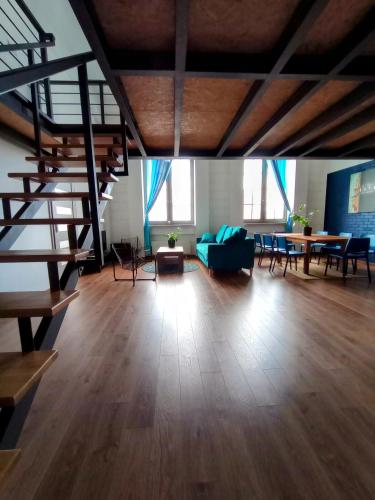 Гостиная зона в RedCity LOFT 430