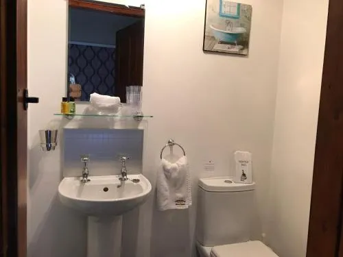 Overdale Guesthouse and Free Parking photo 8