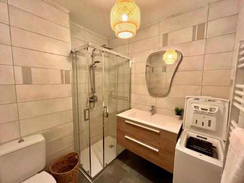 a bathroom with a shower and a toilet and a sink at Leva des neiges in Lanslevillard