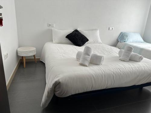 a bedroom with two beds with white sheets and pillows at CASA ROSAL in Cañada Rosal