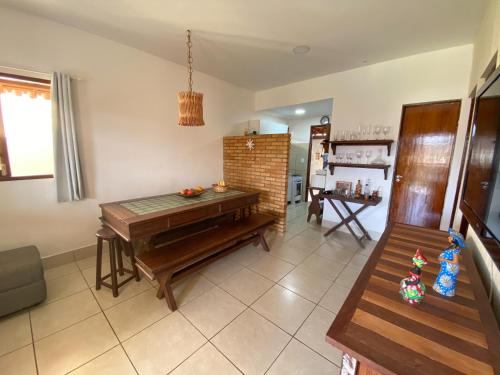 a living room with a piano and a table at Chalé Gravatá - Privê Jardim de Marie in Gravatá
