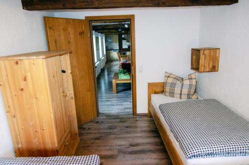 a room with a bed and a hallway at Ferienhof Verse Ferienwohnung Waldblick in Lennestadt