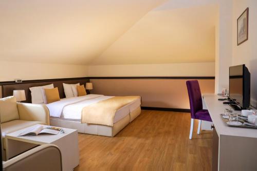 Ein Bett oder Betten in einem Zimmer der Unterkunft My Hotel Yerevan