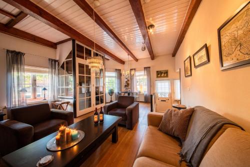 a living room with a couch and a table at Torenhuis Medemblik in Medemblik