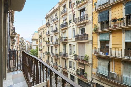 64 Apartment in a typical Barcelona's old building