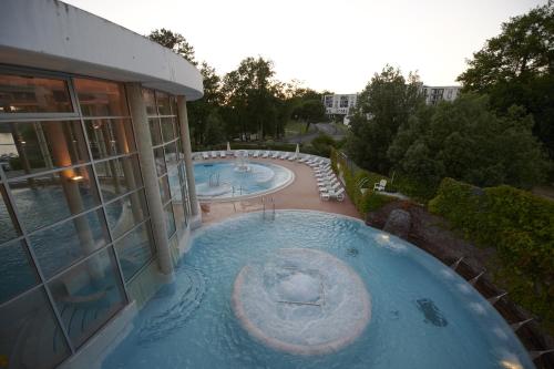 Best Western Hotel Sourcéoの敷地内または近くにあるプール