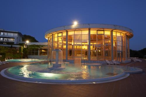 Best Western Hotel Sourcéoの敷地内または近くにあるプール
