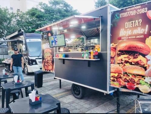 a food cart with a catering truck with a sign on it at Aeroporto de Guarulhos 1 in Guarulhos