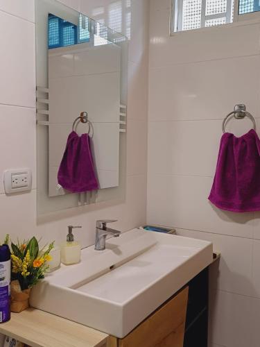 a bathroom with a white sink and a mirror at Casa Bellavista Barranquilla in Barranquilla