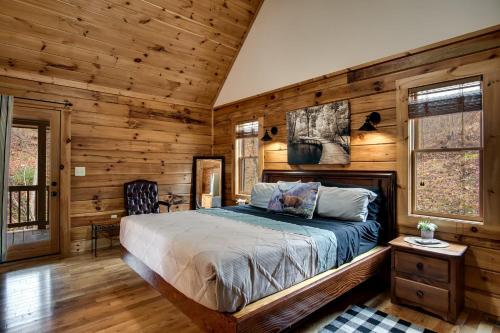 Ένα ή περισσότερα κρεβάτια σε δωμάτιο στο Cozy Cabin Retreat: Tiny Trotter