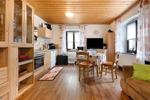a kitchen and living room with a table and chairs at Buchhaus Vier - Erdgeschoss in Kirchenlamitz