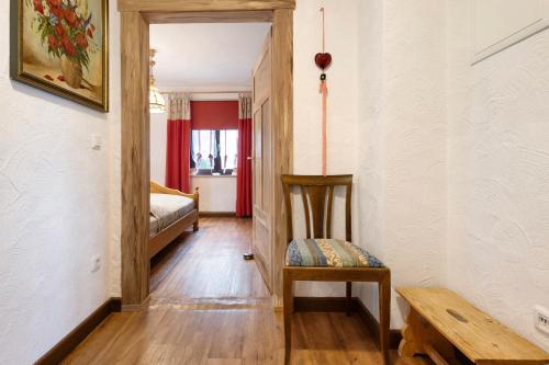 a hallway with a room with a bed and a chair at Buchhaus Vier - Erdgeschoss in Kirchenlamitz