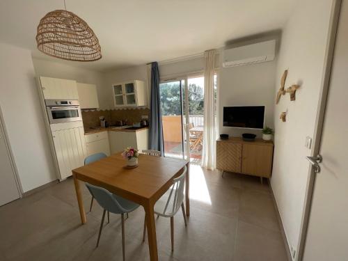 Photo de la galerie de l'établissement Appartement T2 prequ'île de Giens, à Hyères