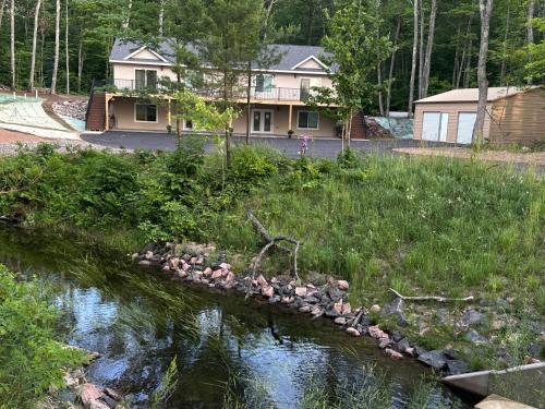 Φωτογραφία από το άλμπουμ του Tri Lake House Duplex House Side A and B home σε Hayward