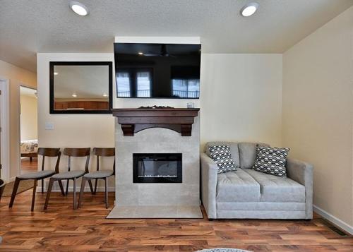 Φωτογραφία από το άλμπουμ του Tri Lake House Duplex House Side A and B home σε Hayward