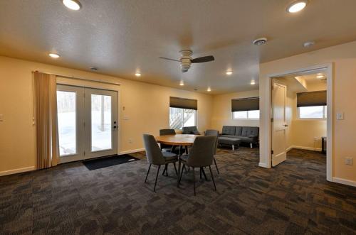 Φωτογραφία από το άλμπουμ του Tri Lake House Duplex House Side A and B home σε Hayward