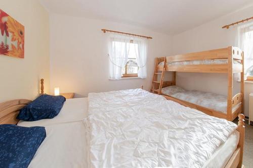 Postel nebo postele na pokoji v ubytování Feriendorf Reichenbach - Bgm.-Martin-Str. 9/3