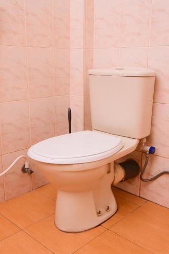 a bathroom with a white toilet in a room at Villa 107 in Kandy