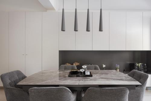 Vouliagmeni Stylish Apartment