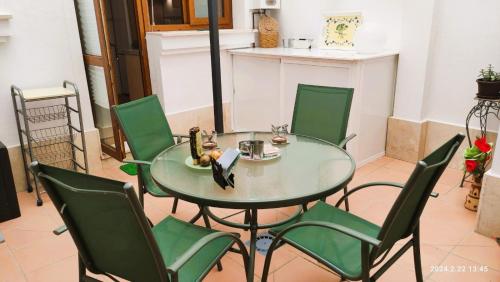 Piscina, patio privado y aparcamiento