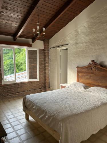 Säng eller sängar i ett rum på La casa de la Quebrada