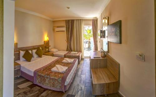 Ένα ή περισσότερα κρεβάτια σε δωμάτιο στο Arsi Enfi City Beach Hotel