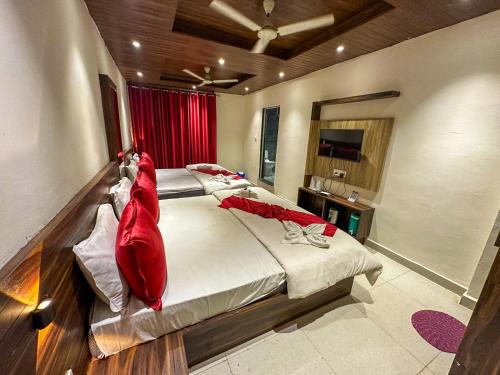 A bed or beds in a room at Hotel Payal & Restaurent