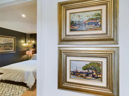 a room with two framed paintings on the wall at La Cassa Rossa Pittville Central Parking Modern Wifi in Cheltenham
