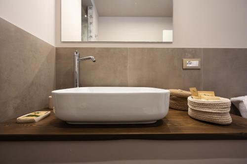 a bathroom with a large white sink on a counter at Palazzo Gessi Room and Breakfast in Borghi