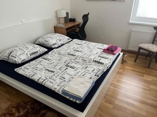 a bed with a blanket and pillows on it at Dvojizbový byt vzdialený 800 m od X Bionic Sphere s dvoma kúpeľňami in Šamorín