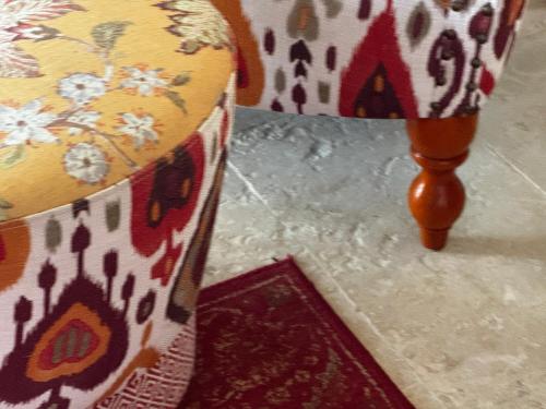 a close up of a chair with a rug at Ciel y Miel in Colón
