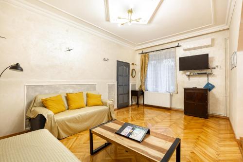 Mari&Emi flat in Corvin 1092 Budapest, Hőgyes Endre utca 15a groundfoor 7 kép - 3