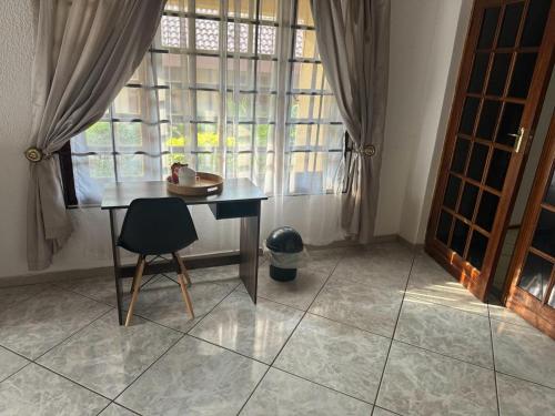 Χώρος καθιστικού στο Erima Lodge