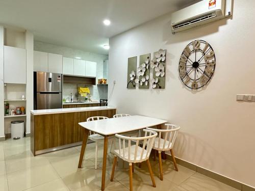 a kitchen with a table and chairs in a room at JB Twin Galaxy Residence Studio City View in Johor Bahru