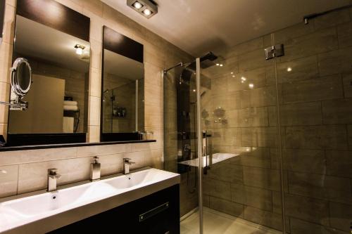 Ένα μπάνιο στο Hôtel Saint-Germain Rimouski