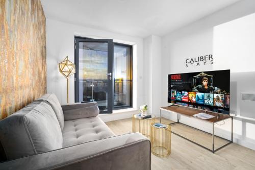 Seating area sa The Caliber Collection Luxury Apartments Manchester City Centre - CALIBER STAYS® Serviced Homes - Free WIFI Balcony Terrace Waterfront Views