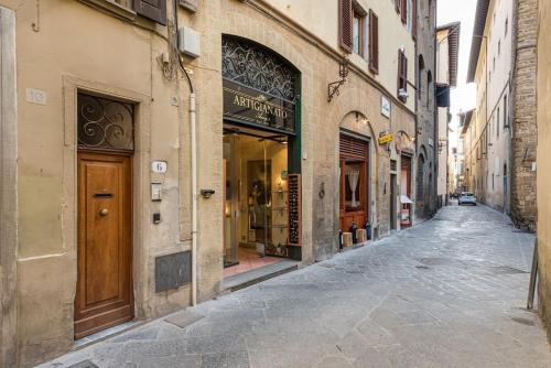 Jungle suite mood behind Piazza Signoria