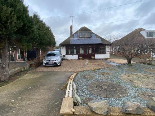 a car parked in the driveway of a house at Bungalow in Badsey, north of Cotswolds in Badsey