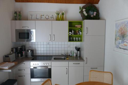 A kitchen or kitchenette at Ferienhaus 2