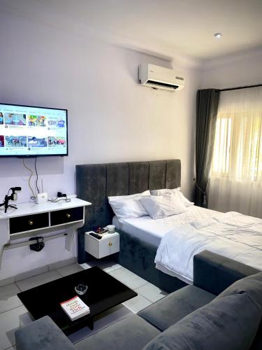 a hotel room with a bed and a couch at Executive suite escape in Lekki