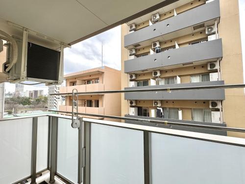 新建大人気黒門市場徒歩3分 道頓堀難波心斎橋徒步7分 日本橋駅徒歩5分東方レジデンスにあるバルコニーまたはテラス