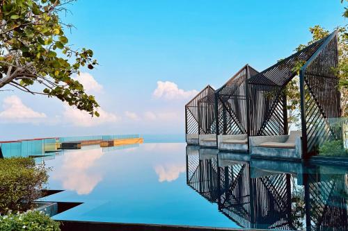 a house with a infinity pool with the ocean in the background at the edge central holiday inn new in Pattaya Central