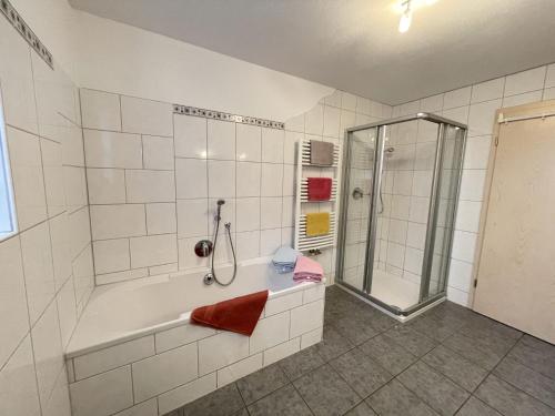 Ένα μπάνιο στο Holiday Home Martin by Interhome