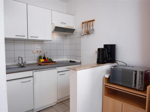 Dapur atau dapur kecil di Apartment Poseidon by Interhome