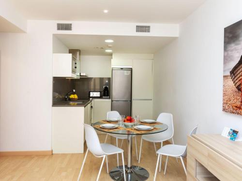 cocina y comedor con mesa y sillas en Apartment Escorxador by Interhome, en Colera