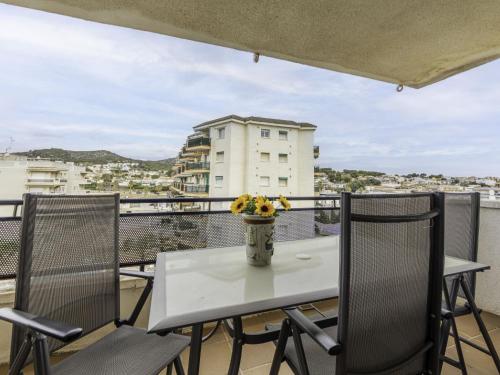 Un balcón o terraza de Apartment Dragos by Interhome